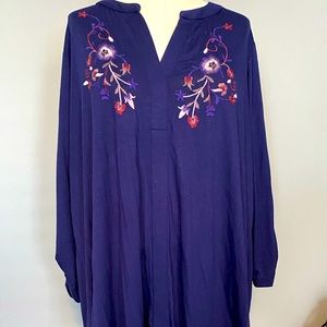 Woman’s NWT embroidered top